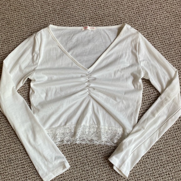 White cinched lace long sleeve - Picture 1 of 4